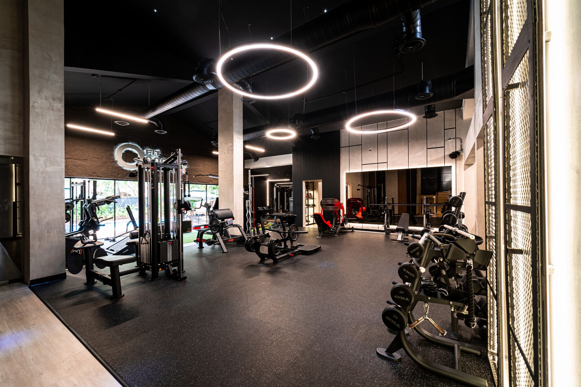 Equipos de entrenamiento, sauna y recovery en FIT SOCIETY